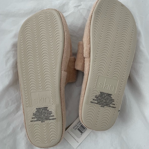 skin. Terry Slippers - NWT - Picture 5 of 5